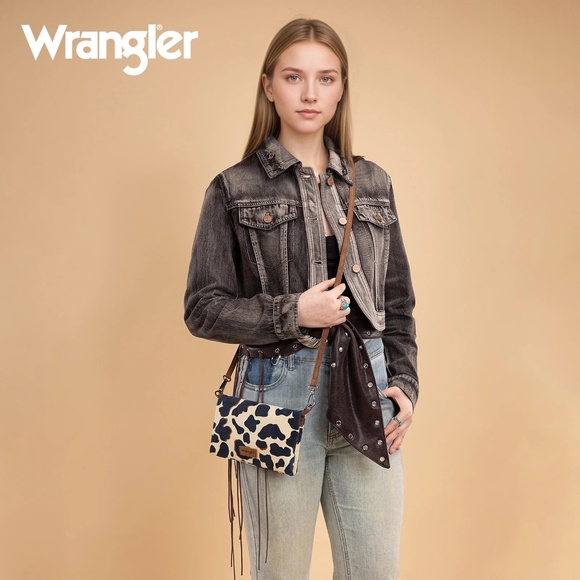 Wrangler Cow Print Wallet/Wristlet/Crossbody Brown - Picture 4 of 4